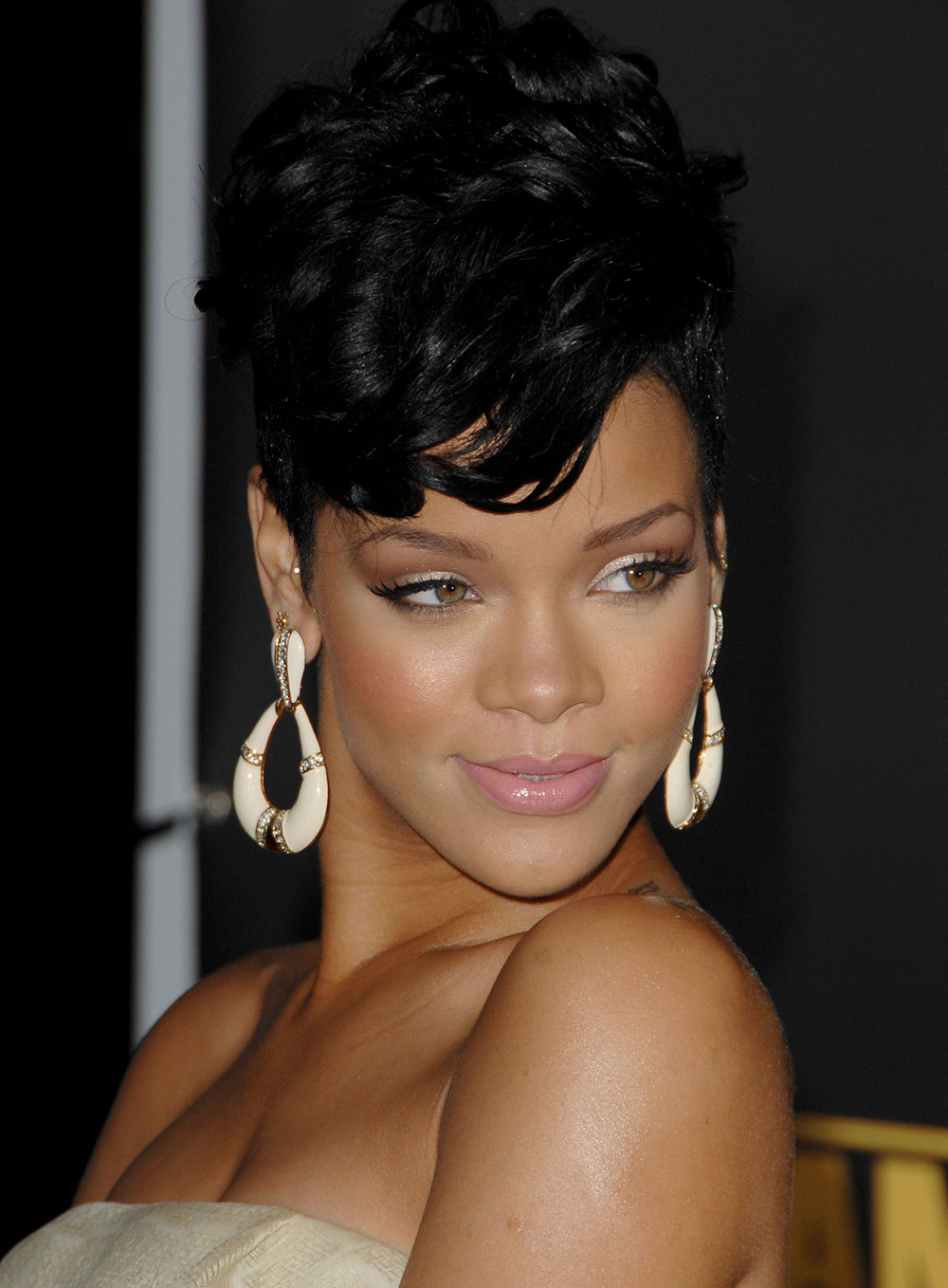 Rihanna makeup at 2008 American Music Awards