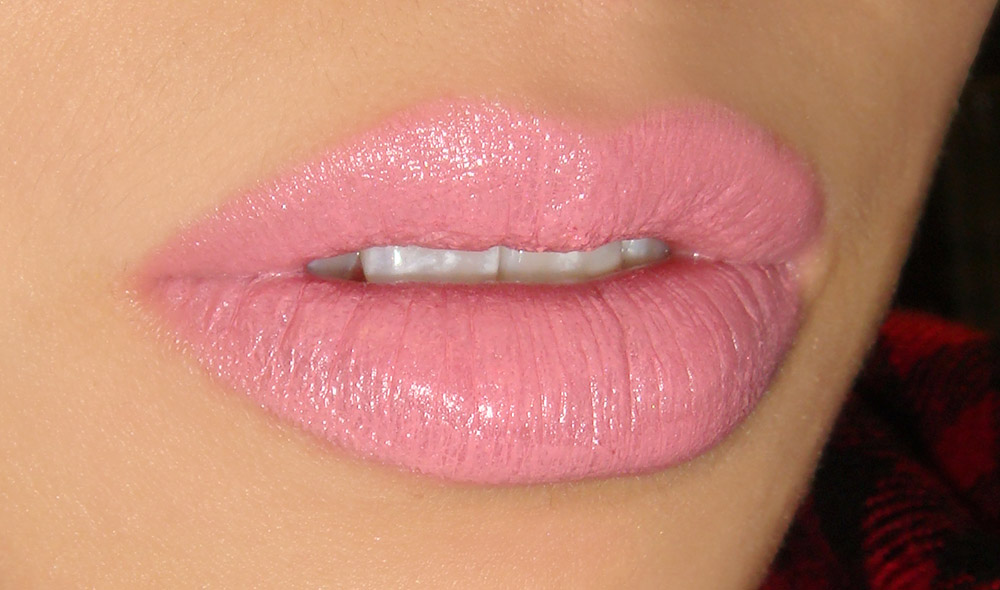 Wearing MAC Cremesheen Lipstick in Creme Cup