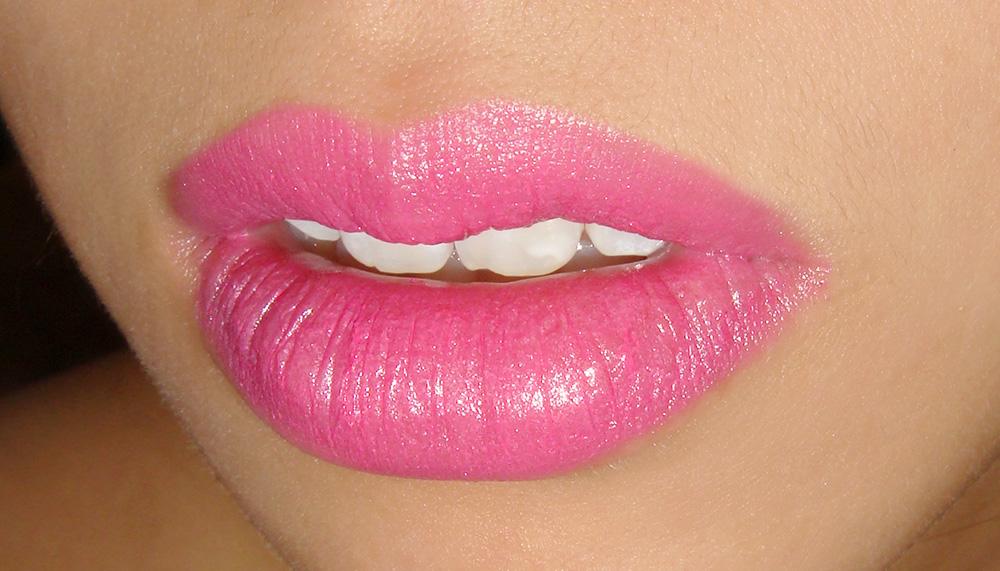 Wearing MAC Hello Kitty Strayin' Lipstick