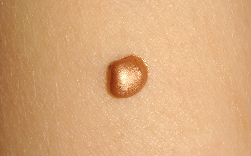 Make Up For Ever Uplight #23 Pearly Golden Flesh Swatch