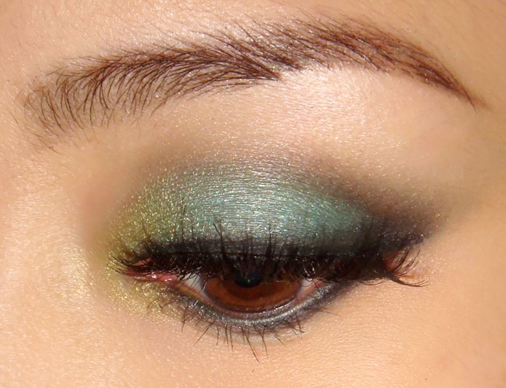 Turquoise green smoky eye makeup tutorial