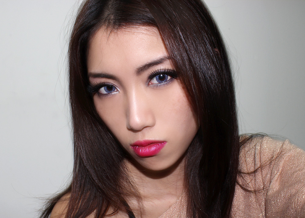 Purple eyeshadow and fuchsia lipstick makeup look