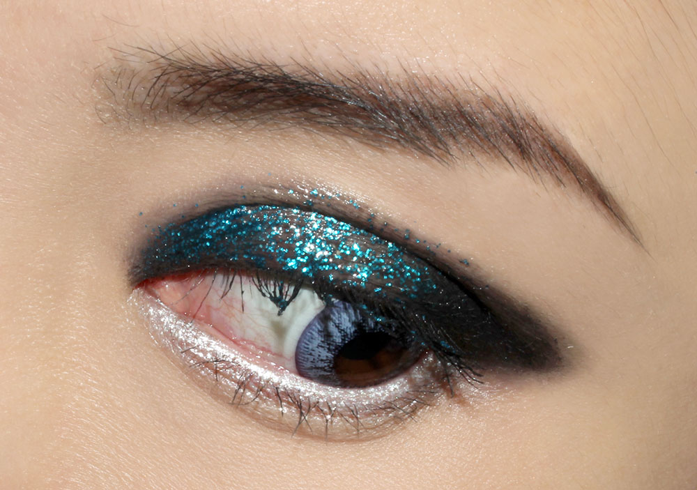 Teal Rock 'n Roll Glitter Eye Makeup