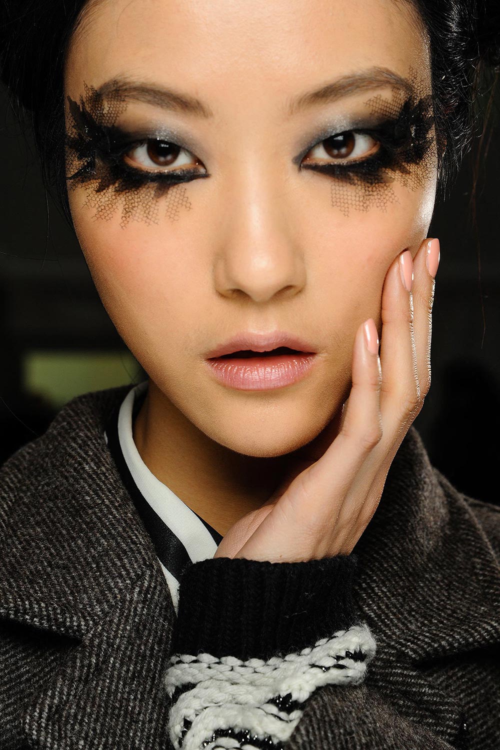 Runway Beauty: Gothic Smudgy Eye at Chanel Spring 2013 Couture – Makeup For  Life