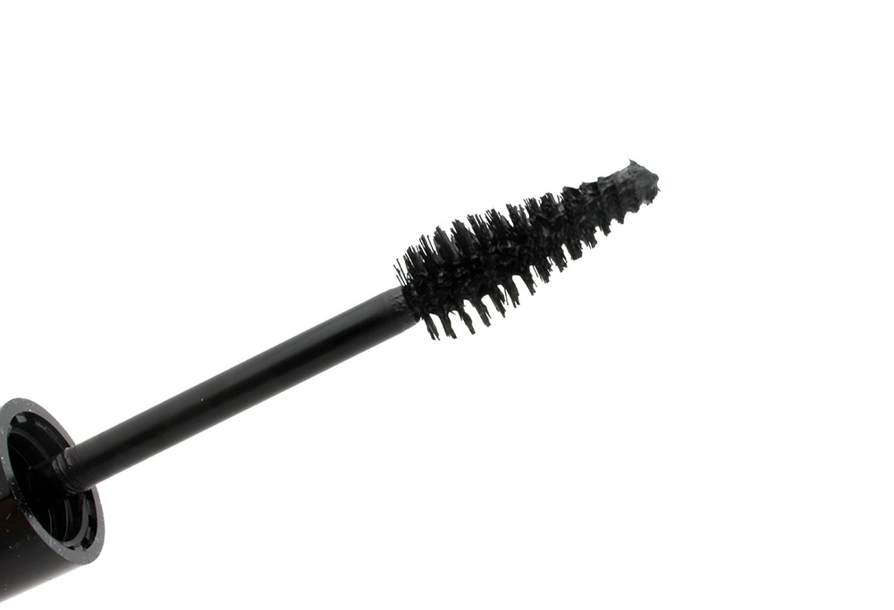 Make Up For Ever Smoky Extravagant Mascara cone shaped brush