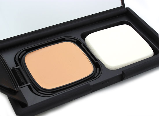 NARS Radiant Cream Compact Foundation in Fiji