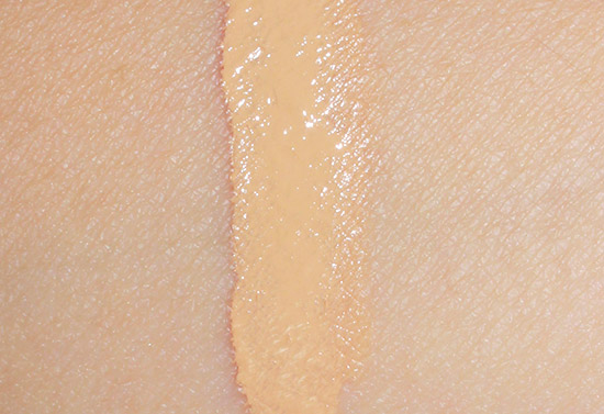 Marc Jacobs Beauty Remedy Concealer Pen in 03 Up All Night swatch