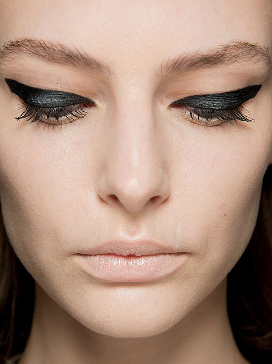 Graphic Eyeliner at Giambattista Valli Spring 2014 Couture