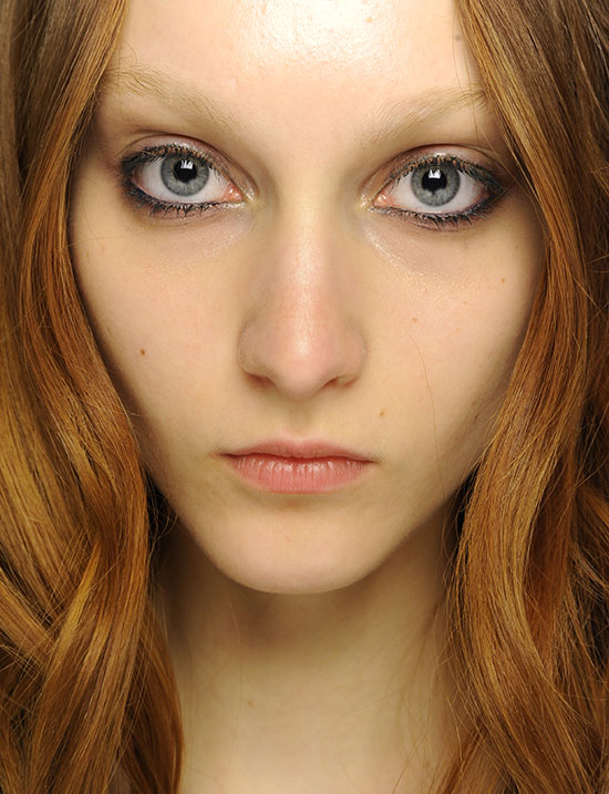 Smudgy eye makeup at Jill Stuart A/W '14