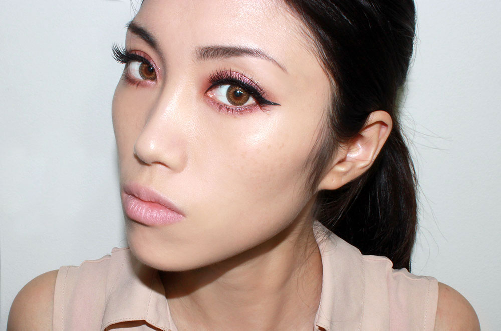 Wearing Laneige Snow BB Soothing Cushion Foundation in 21 Natural Beige