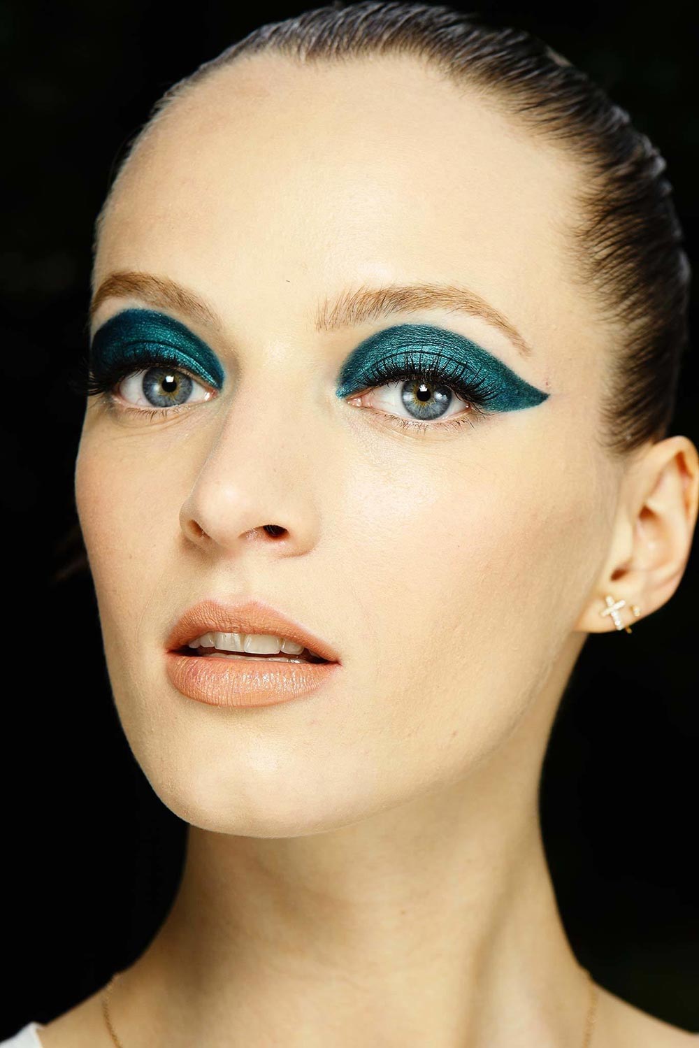 Two-toned Teal Cat Eye at Atelier Versace Fall 2014 Couture