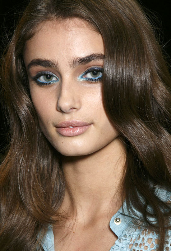 Aqua and navy eye makeup at Elie Saab Summer/Spring 2015