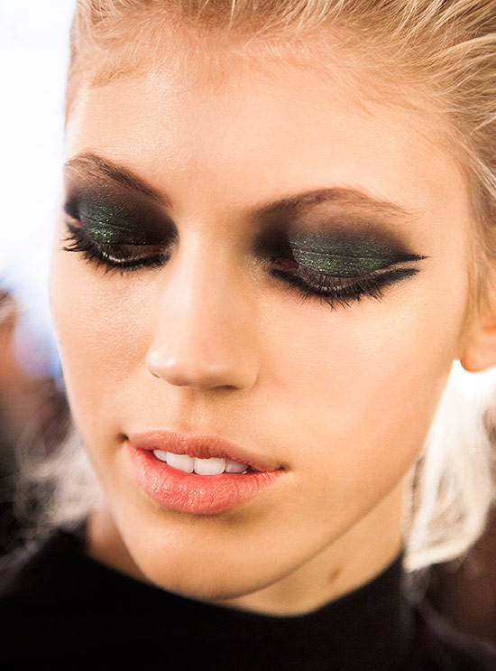 Graphic smoky eye makeup at Cushnie et Ochs A/W 2015