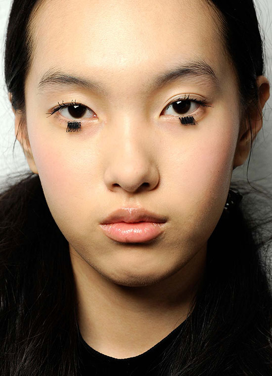 Graphic lower lash at Mary Katrantzou A/W 2015