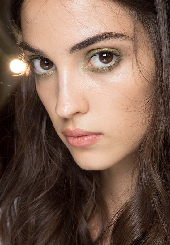 Green eye makeup at Atelier Versace Fall 2015 Couture