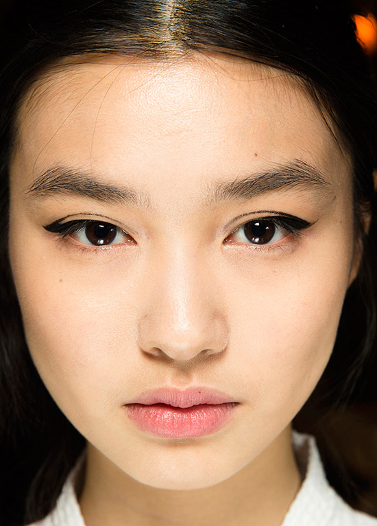 graphic-eyeliner-oscar-de-le-renta-aw-2016