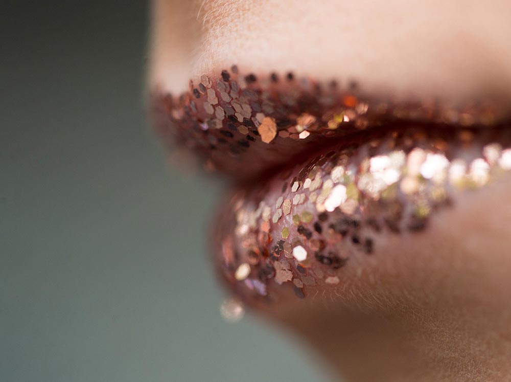 Fendi Spring 2017 glitter lip makeup look