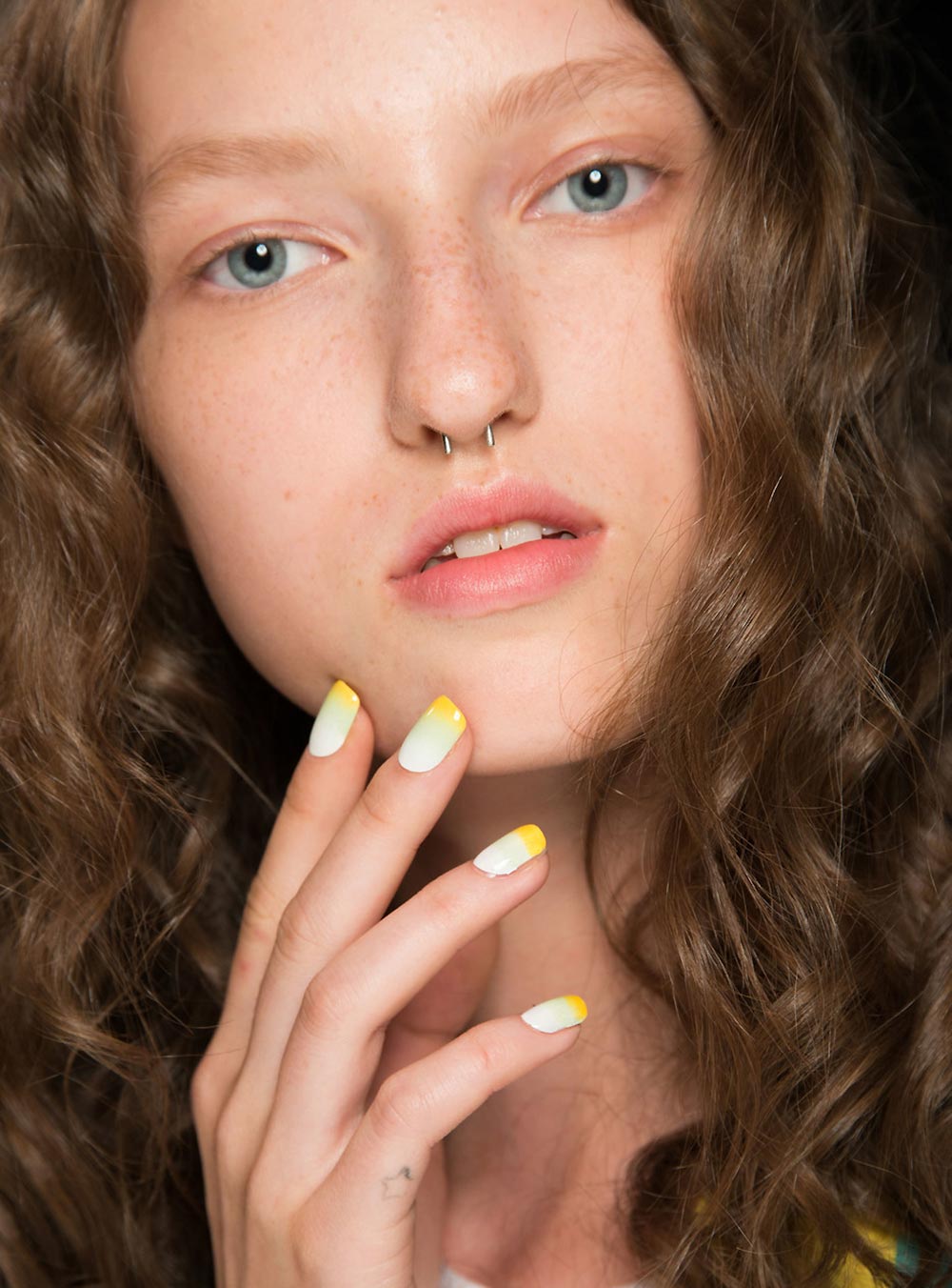 yellow-ombre-nails-desigual-spring-2017