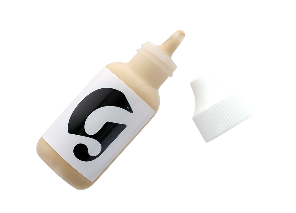 Glossier Perfecting Skin Tint in Medium
