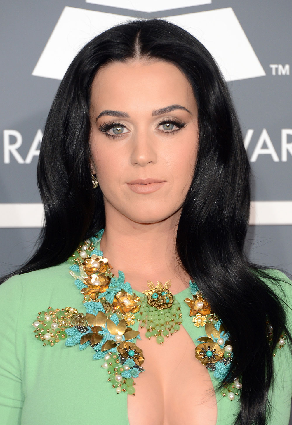 Get Katy Perry’s Hair and Makeup at 2013 Grammy Awards.