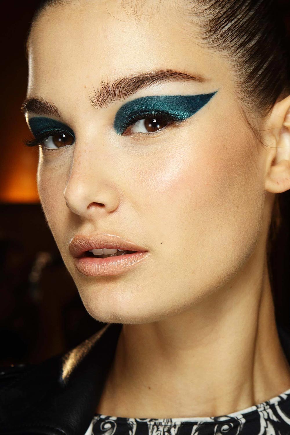 Runway Beauty: Two-toned Cat Eye at Atelier Versace Fall 2014 Couture ...
